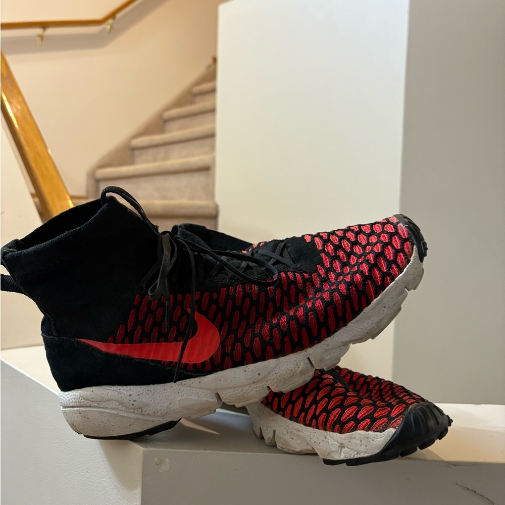 Nike Black and Red High-Top Sneakers FlyKnit Magistas